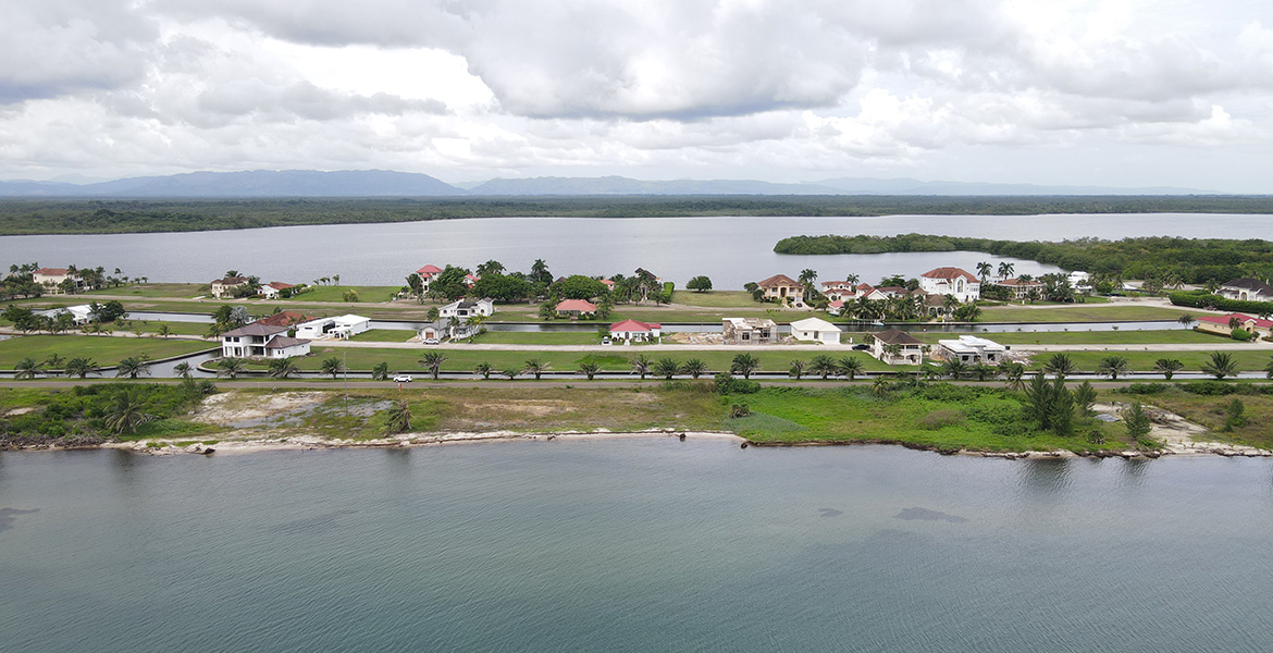 Prime Beach Front Lots